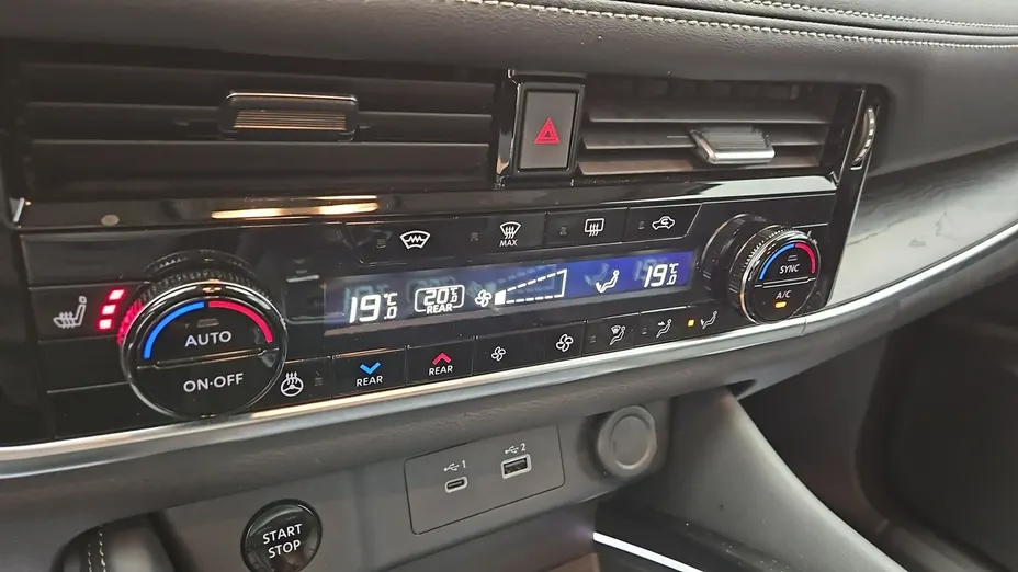 NISSAN X-Trail -