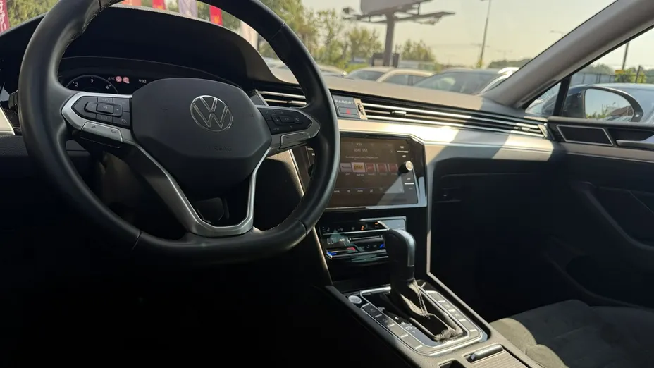 VOLKSWAGEN Passat -