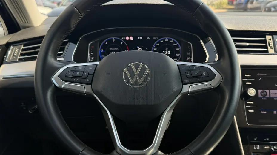 VOLKSWAGEN Passat -
