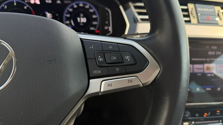 VOLKSWAGEN Passat -