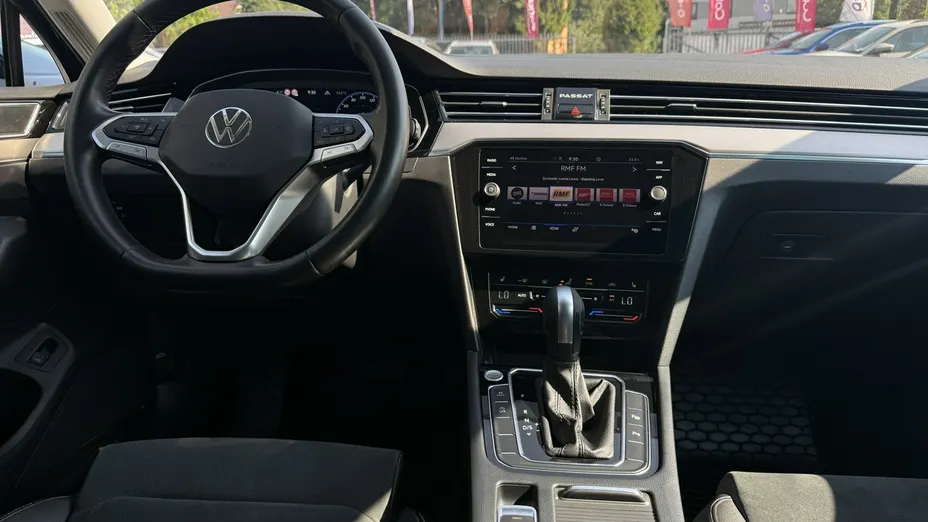 VOLKSWAGEN Passat -