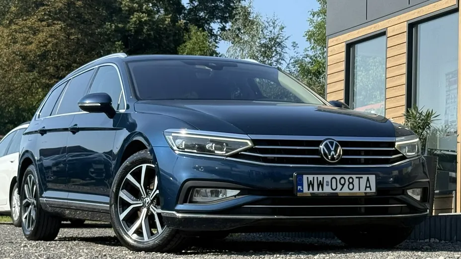 VOLKSWAGEN Passat -