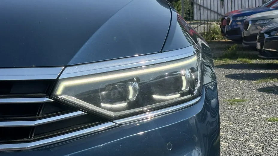 VOLKSWAGEN Passat -