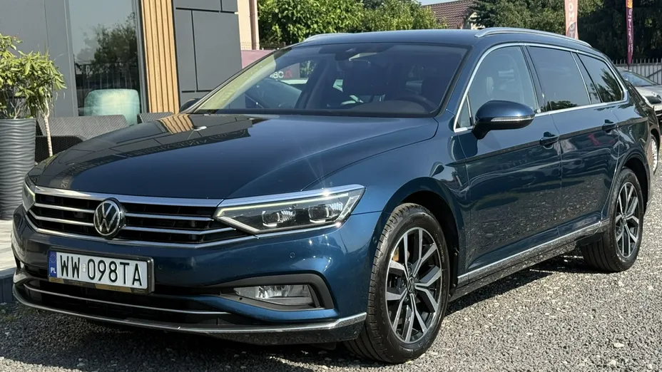 VOLKSWAGEN Passat -