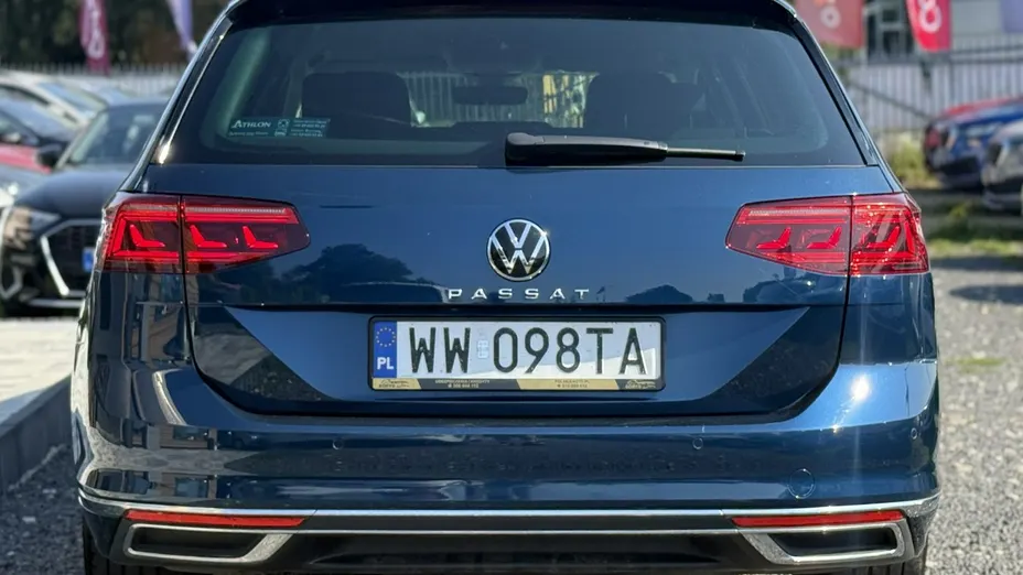VOLKSWAGEN Passat -