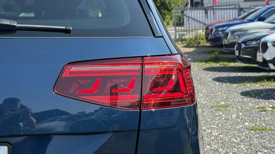 VOLKSWAGEN Passat -