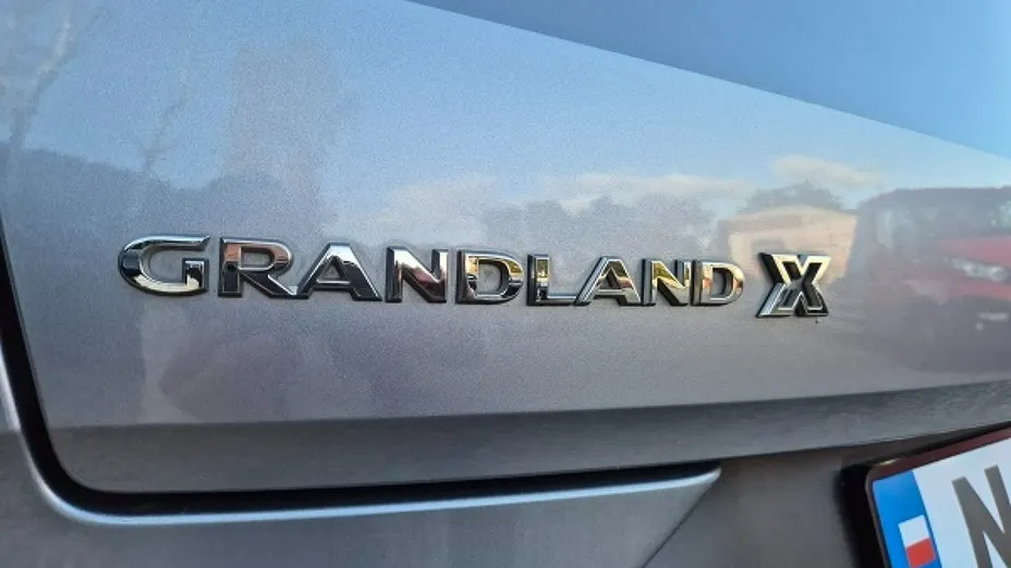 OPEL Grandland X -