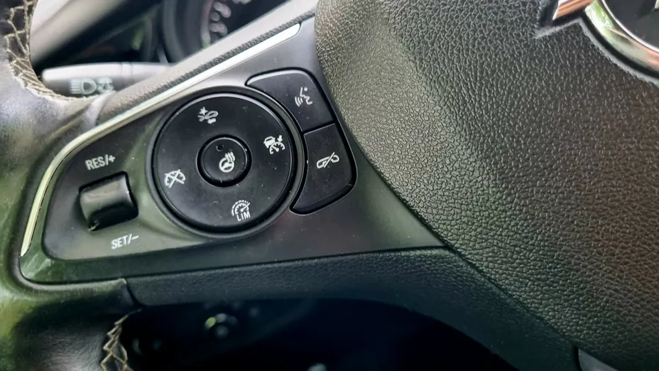 OPEL Insignia -