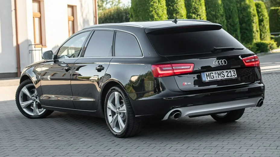 AUDI A6 -