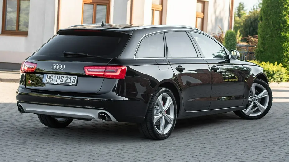 AUDI A6 -