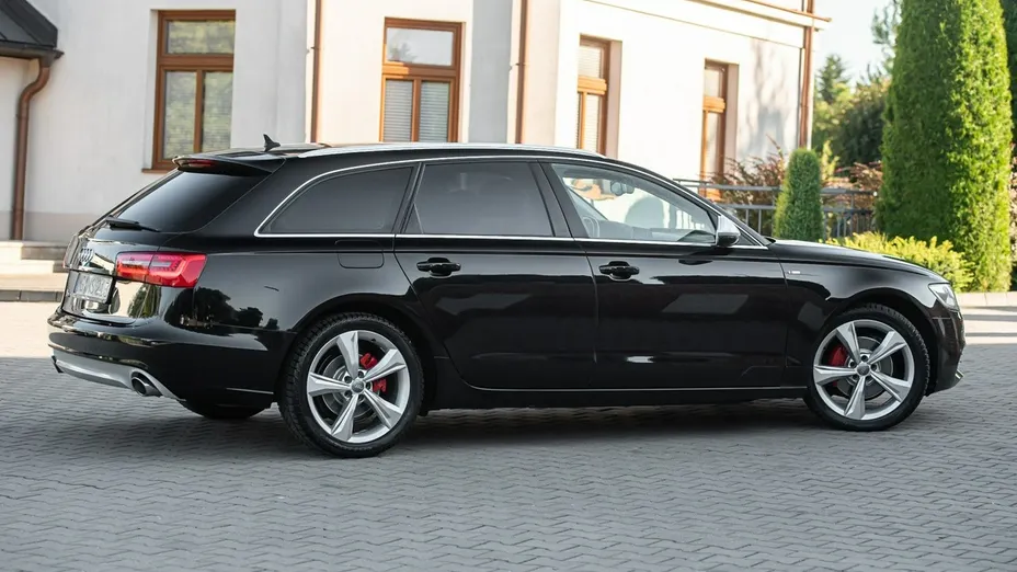 AUDI A6 -