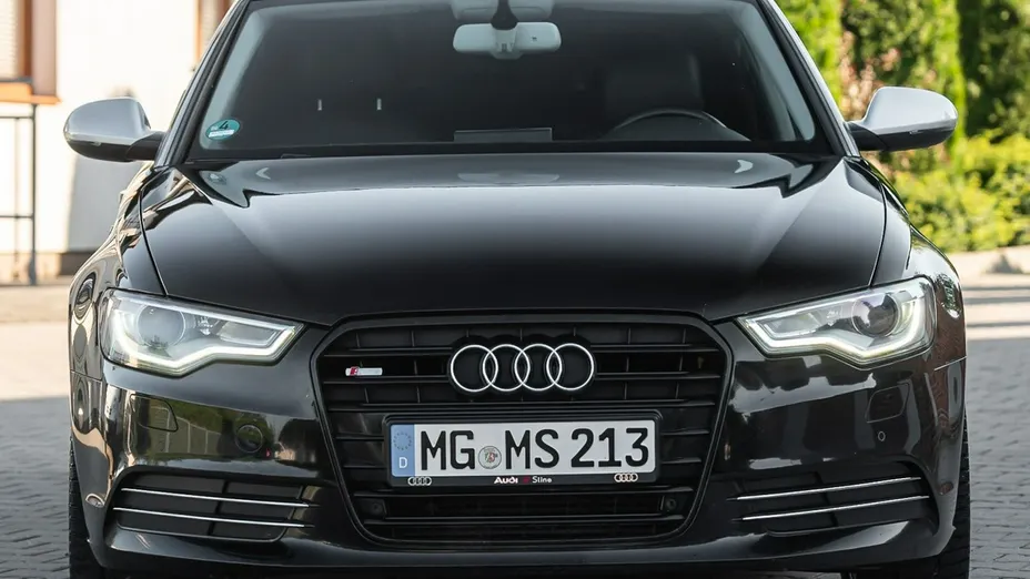 AUDI A6 -