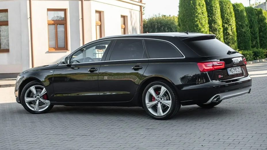 AUDI A6 -