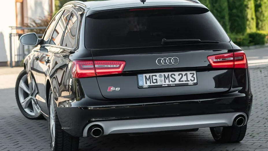 AUDI A6 -