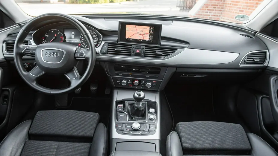 AUDI A6 -