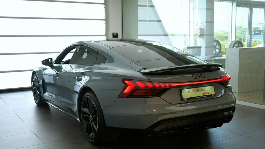 AUDI RS e-tron -