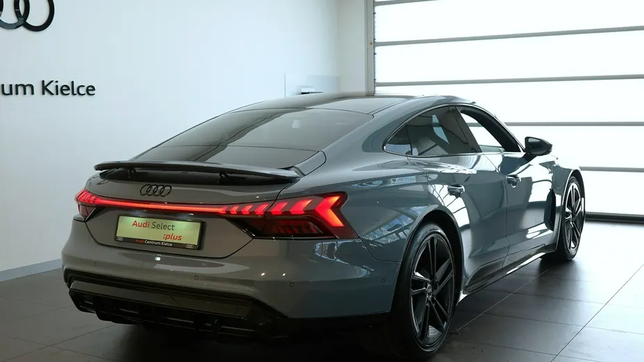 AUDI RS e-tron -