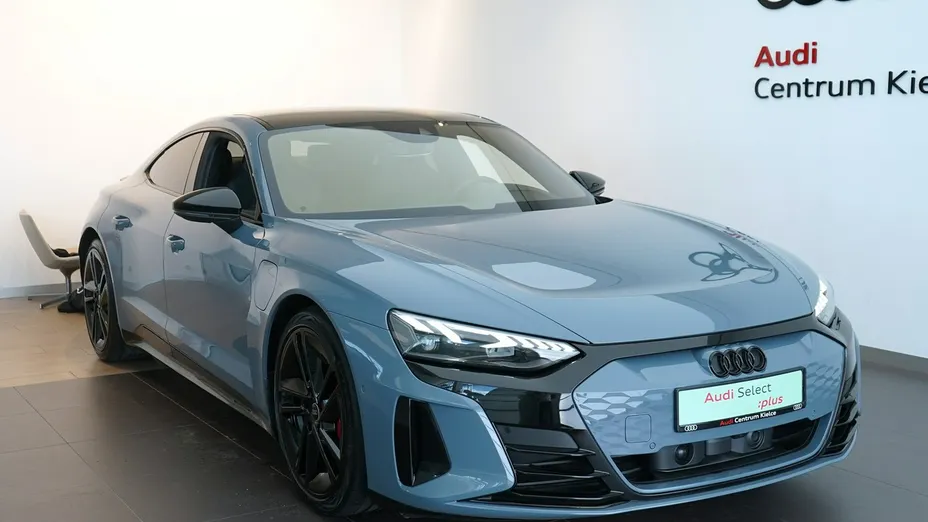 AUDI RS e-tron -