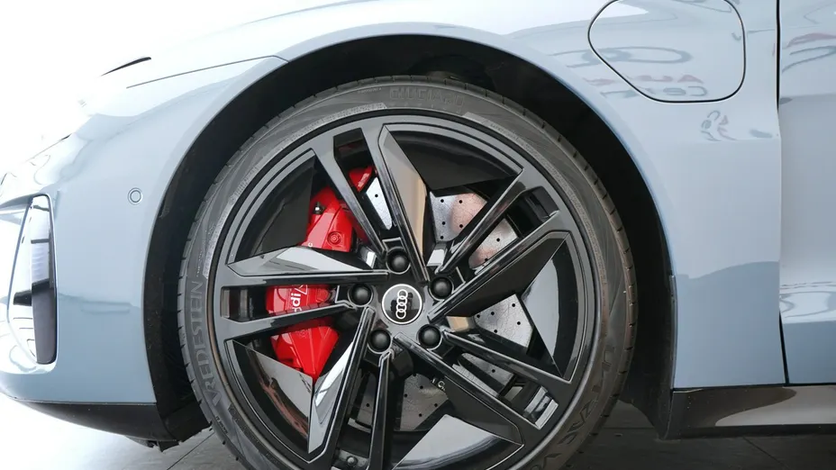 AUDI RS e-tron -
