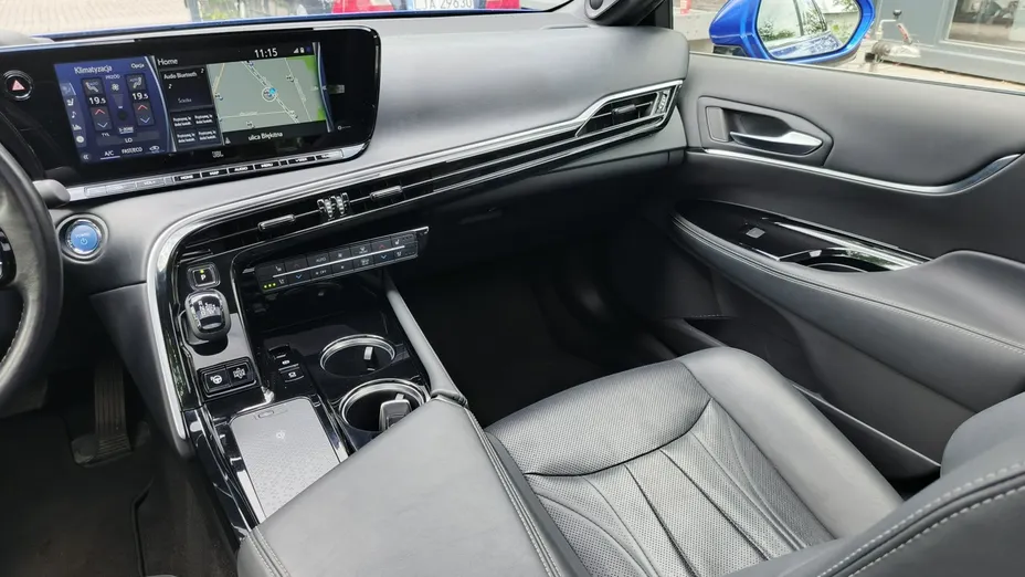 TOYOTA Mirai -