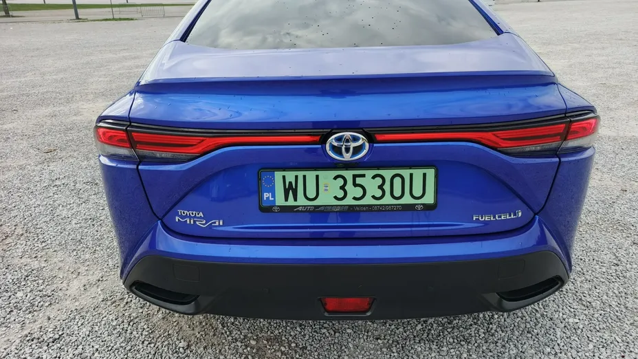TOYOTA Mirai -