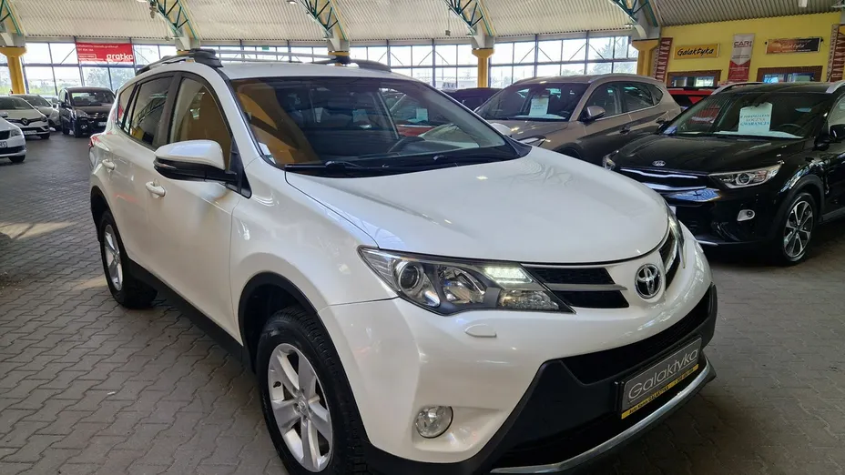 TOYOTA RAV4 -