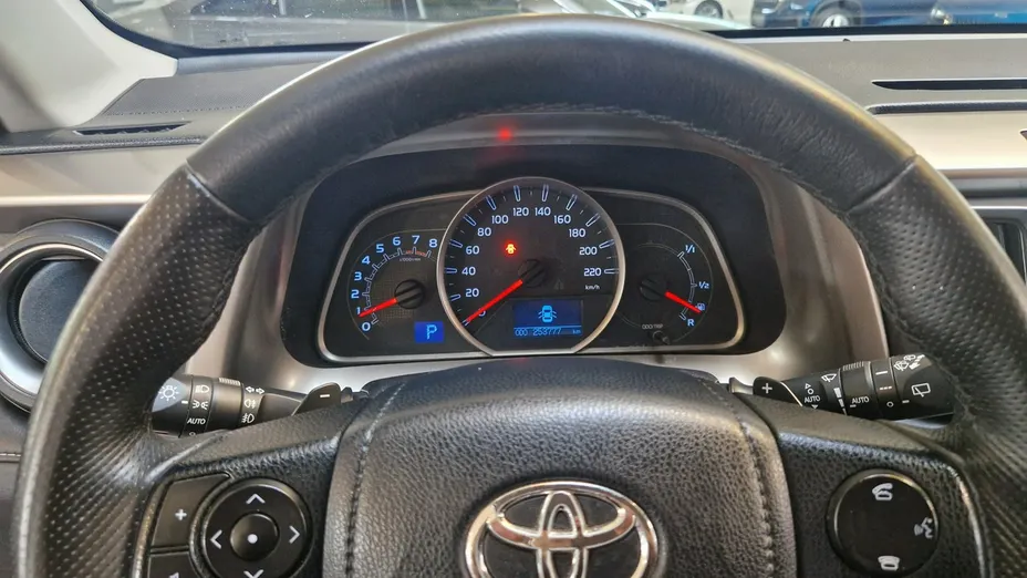 TOYOTA RAV4 -