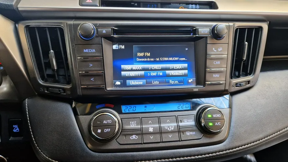 TOYOTA RAV4 -