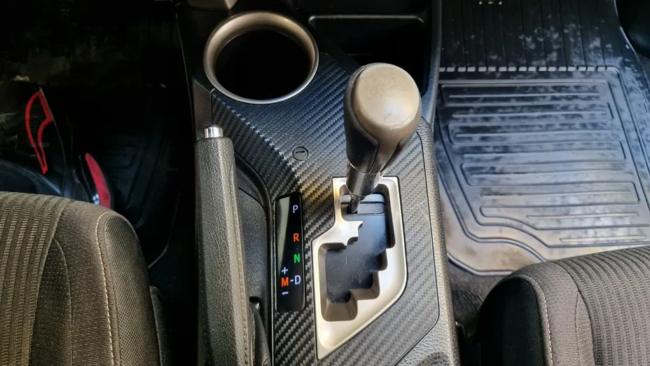 TOYOTA RAV4 -