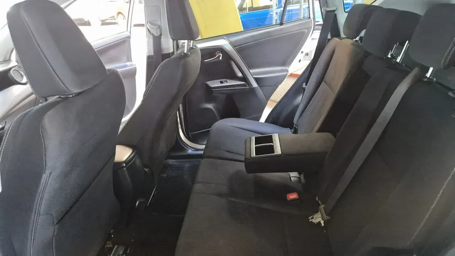 TOYOTA RAV4 -