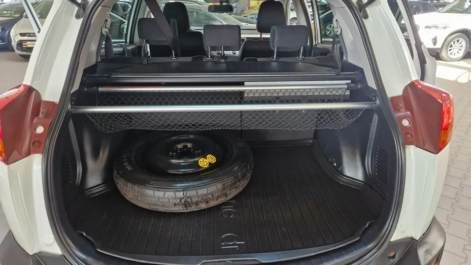 TOYOTA RAV4 -