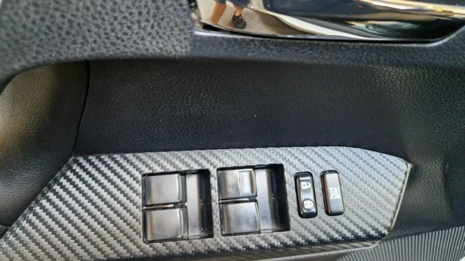 TOYOTA RAV4 -