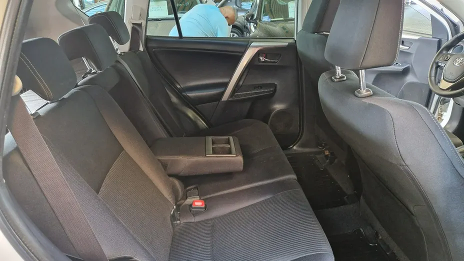TOYOTA RAV4 -