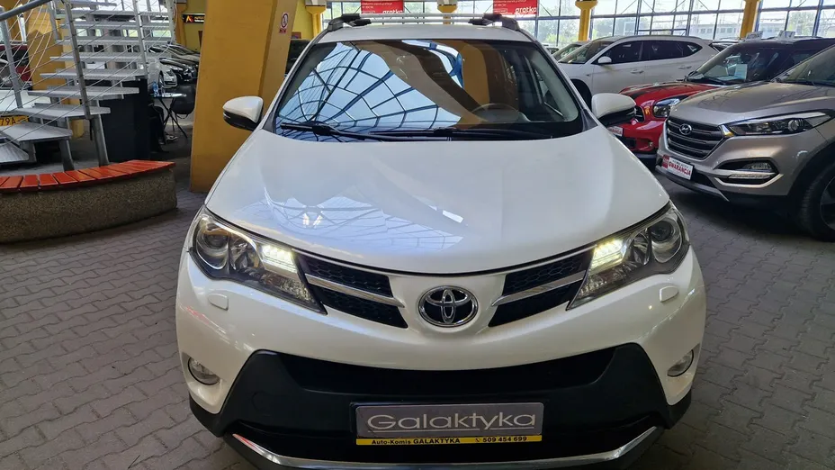 TOYOTA RAV4 -