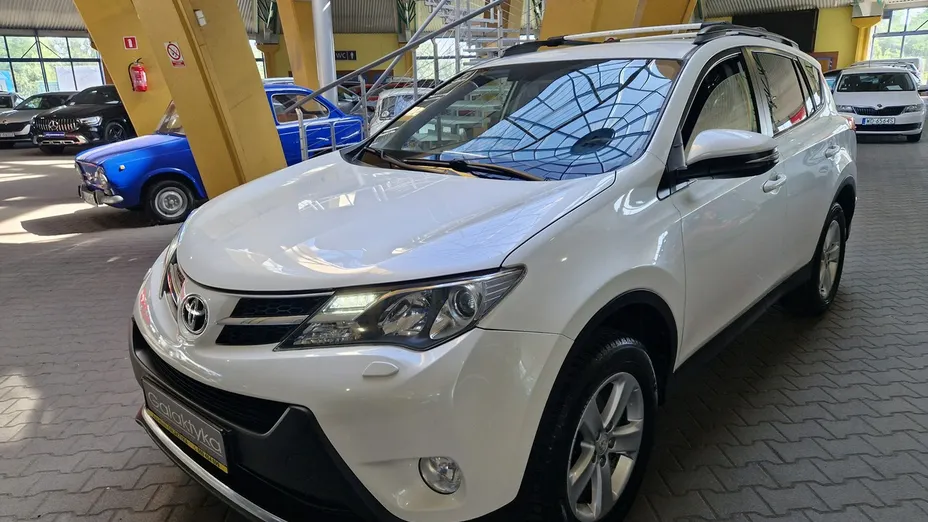 TOYOTA RAV4 -
