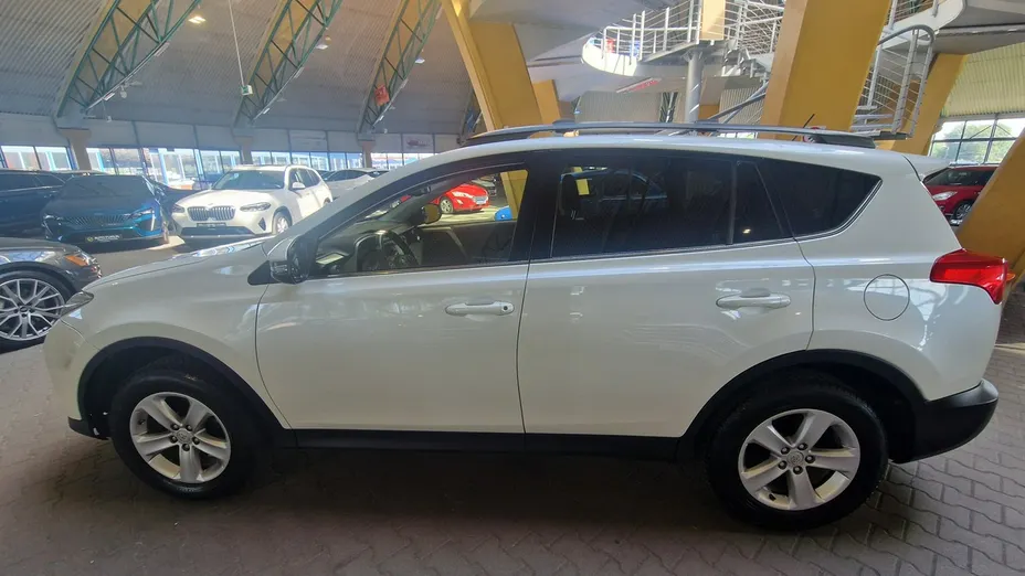 TOYOTA RAV4 -