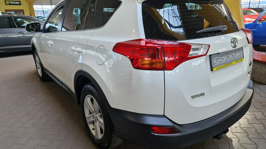 TOYOTA RAV4 -