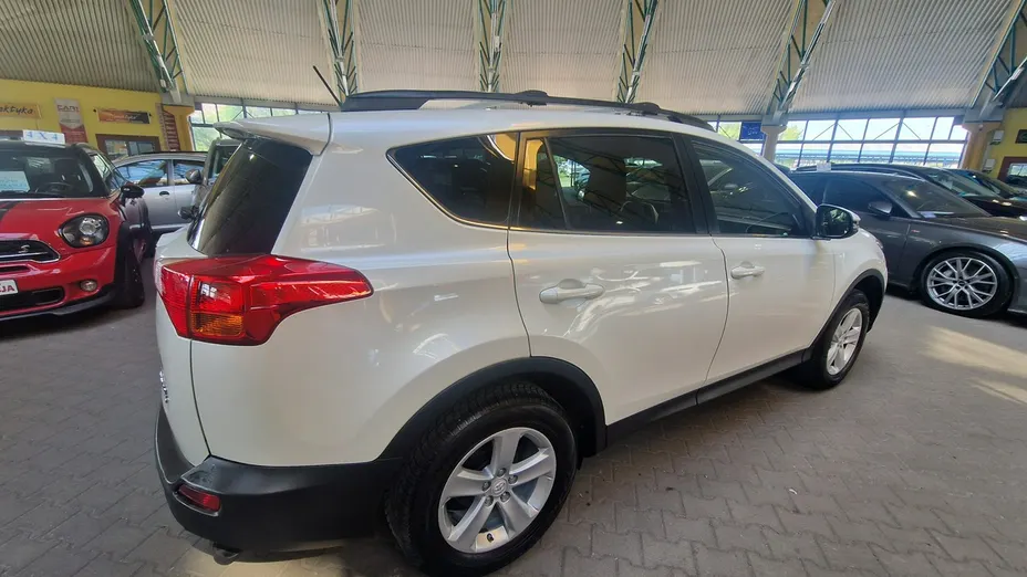 TOYOTA RAV4 -