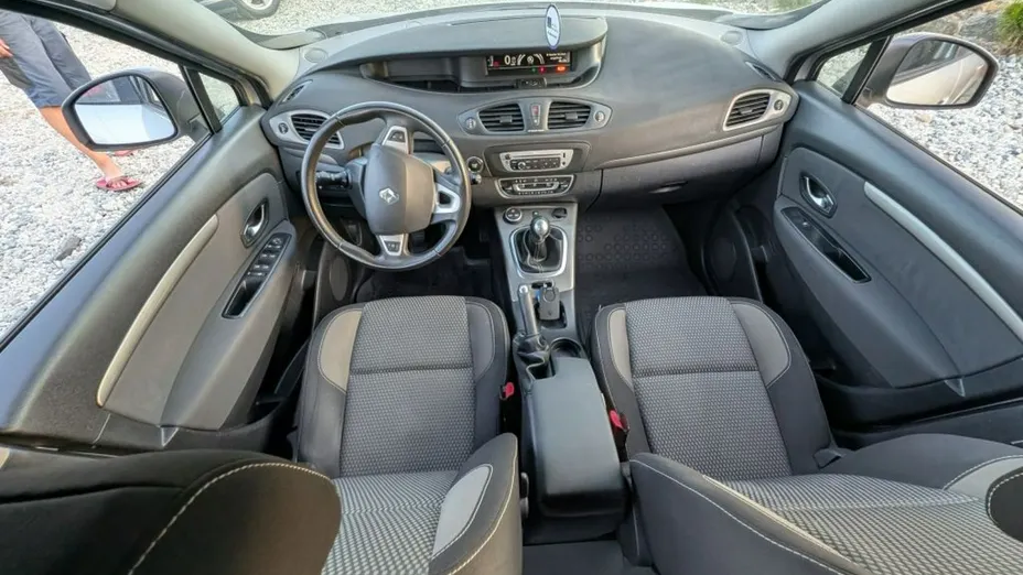 RENAULT Scenic -