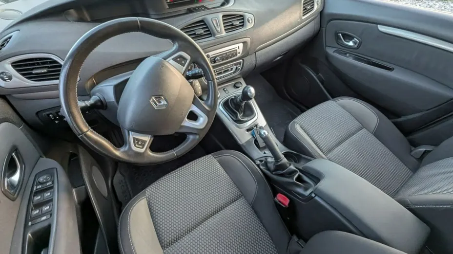 RENAULT Scenic -