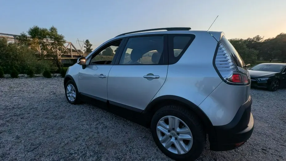 RENAULT Scenic -
