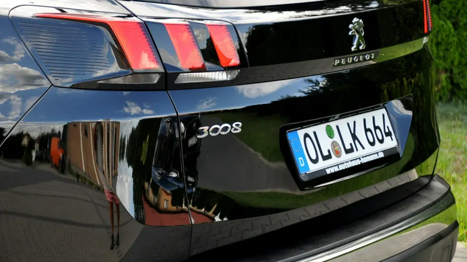 PEUGEOT 3008 -