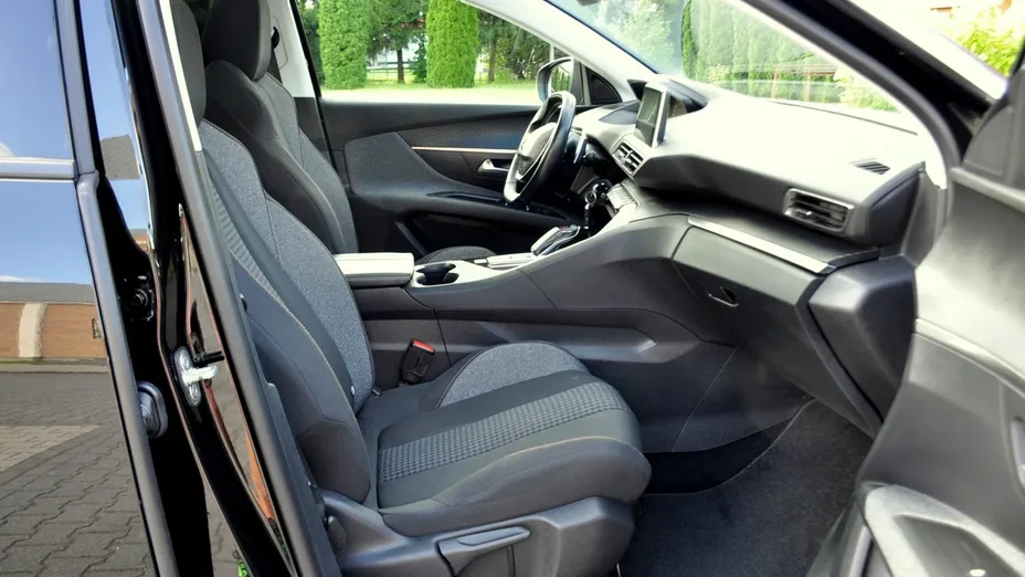 PEUGEOT 3008 -