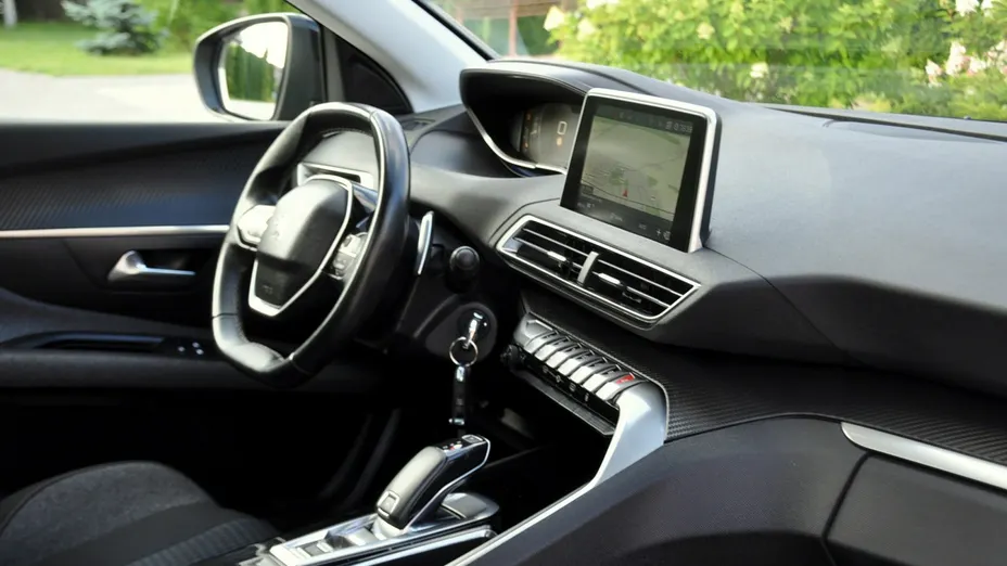 PEUGEOT 3008 -