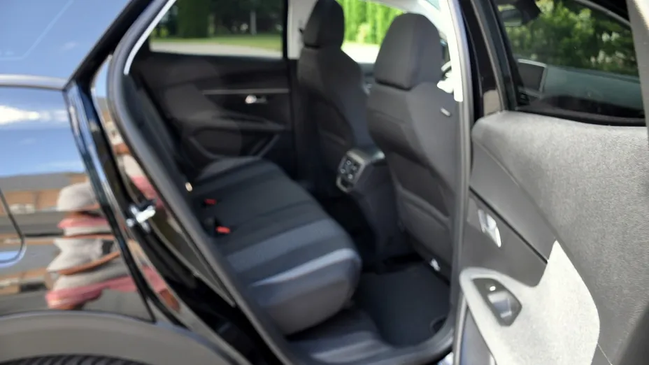 PEUGEOT 3008 -