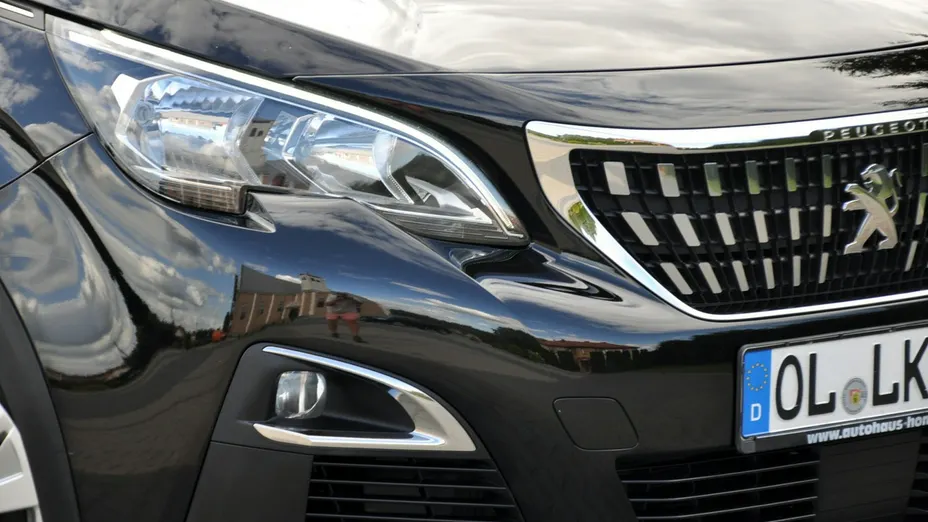 PEUGEOT 3008 -