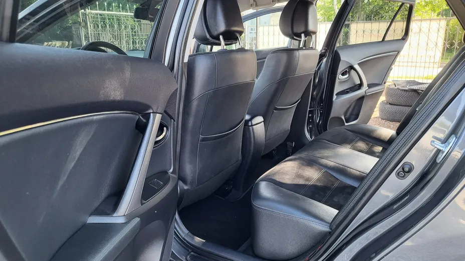 TOYOTA Avensis -