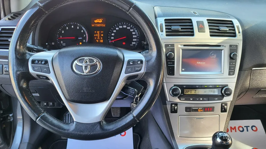 TOYOTA Avensis -