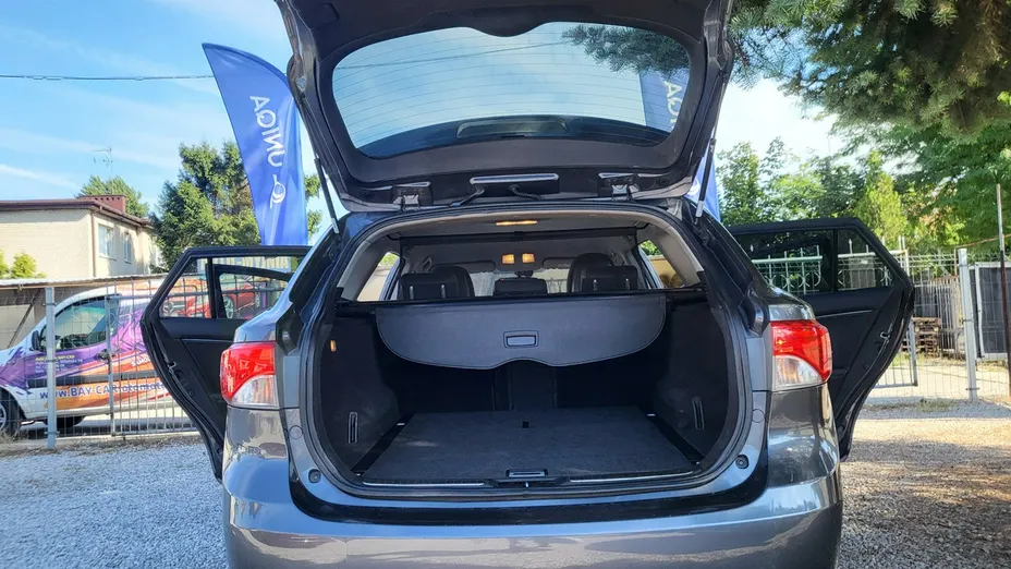 TOYOTA Avensis -