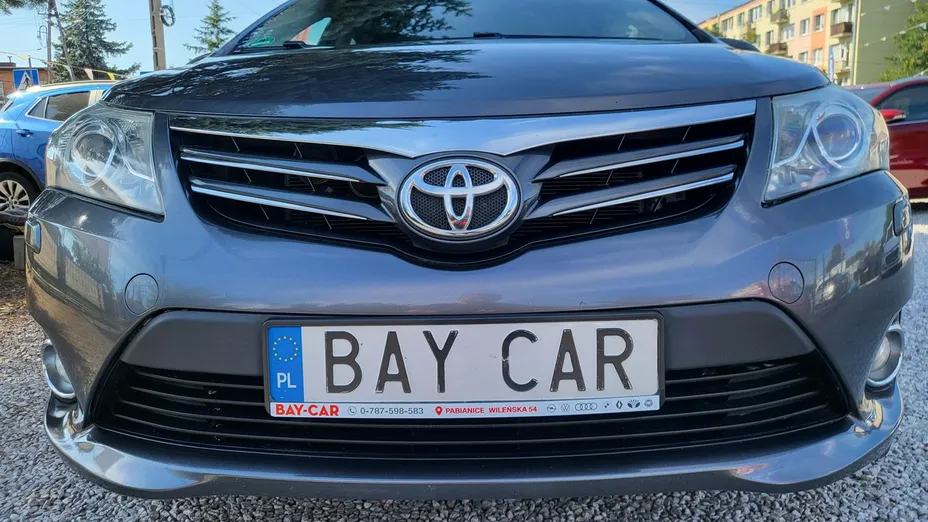 TOYOTA Avensis -
